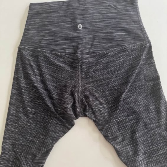 LULULEMON |SIZE 8| Align™ Super-High-Rise Short 10" | wee are from space - Picture 2 of 5